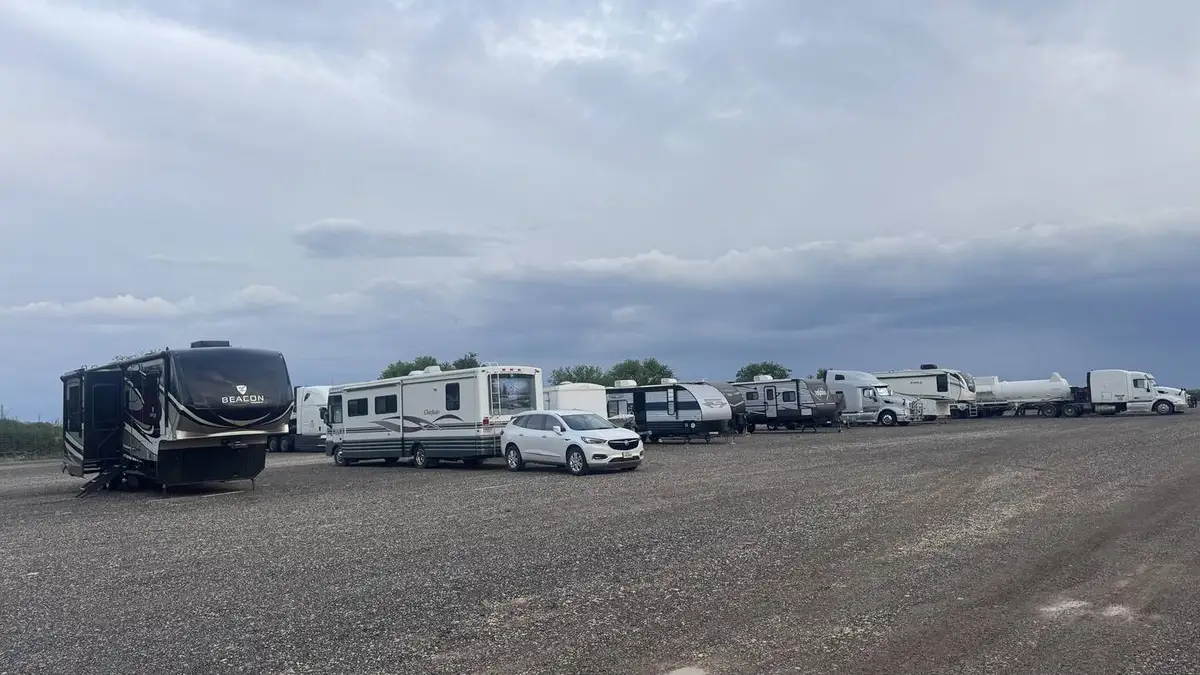 RVs and mixed vehicles parked at Dziuks
